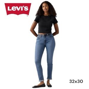 NWT Levi’s Middy Straight Mid Rise Easy Thru Hips & Thigh